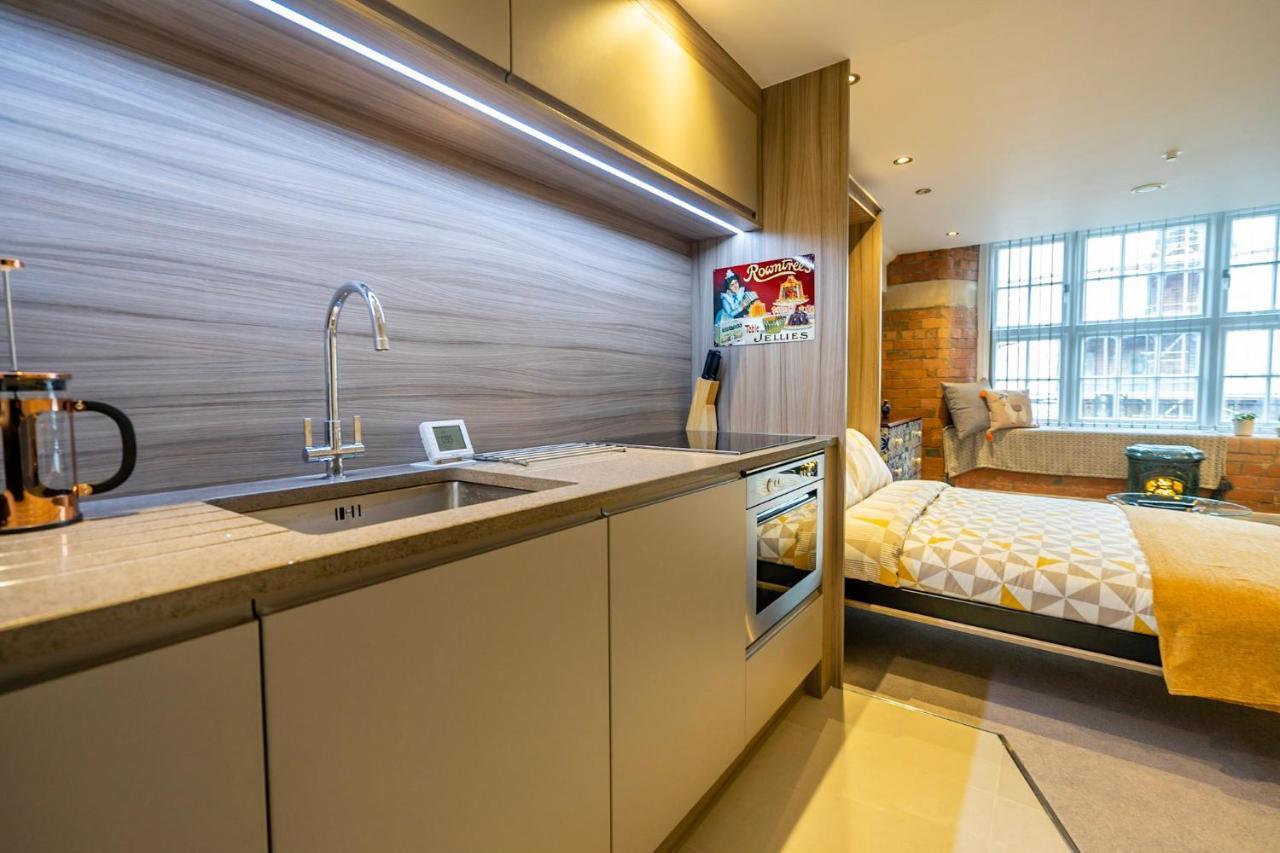 48 Cocoa Suites Йорк Экстерьер фото