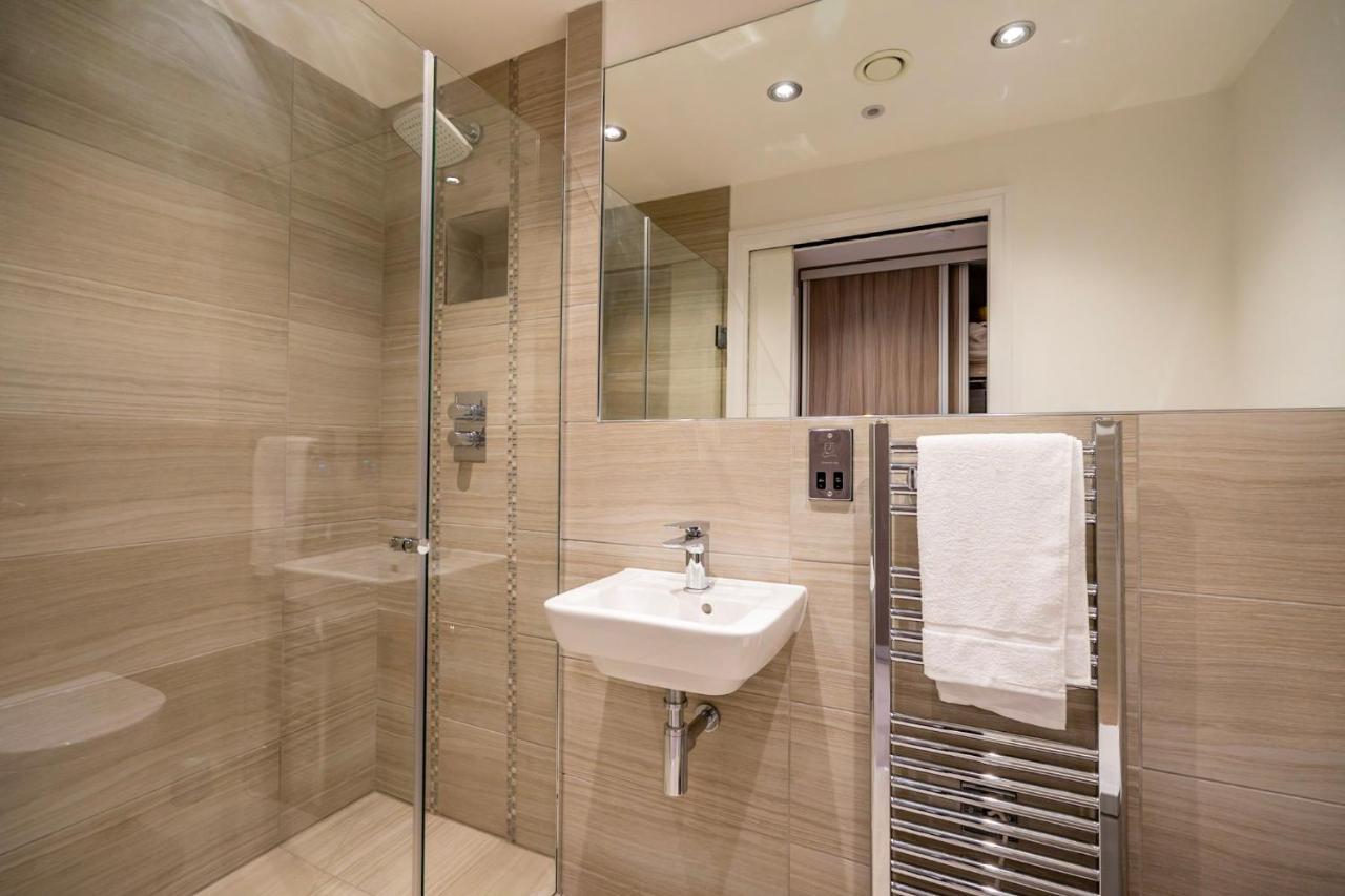48 Cocoa Suites Йорк Экстерьер фото